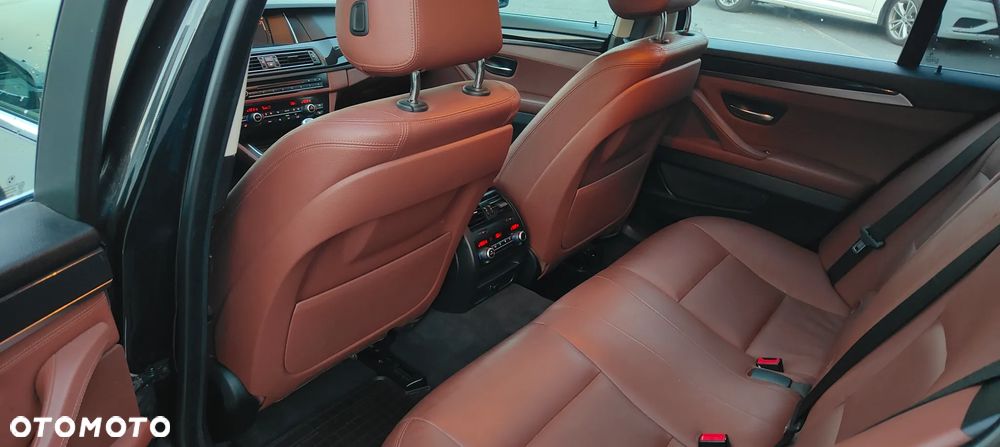 BMW Seria 5 525d Luxury Line - 14