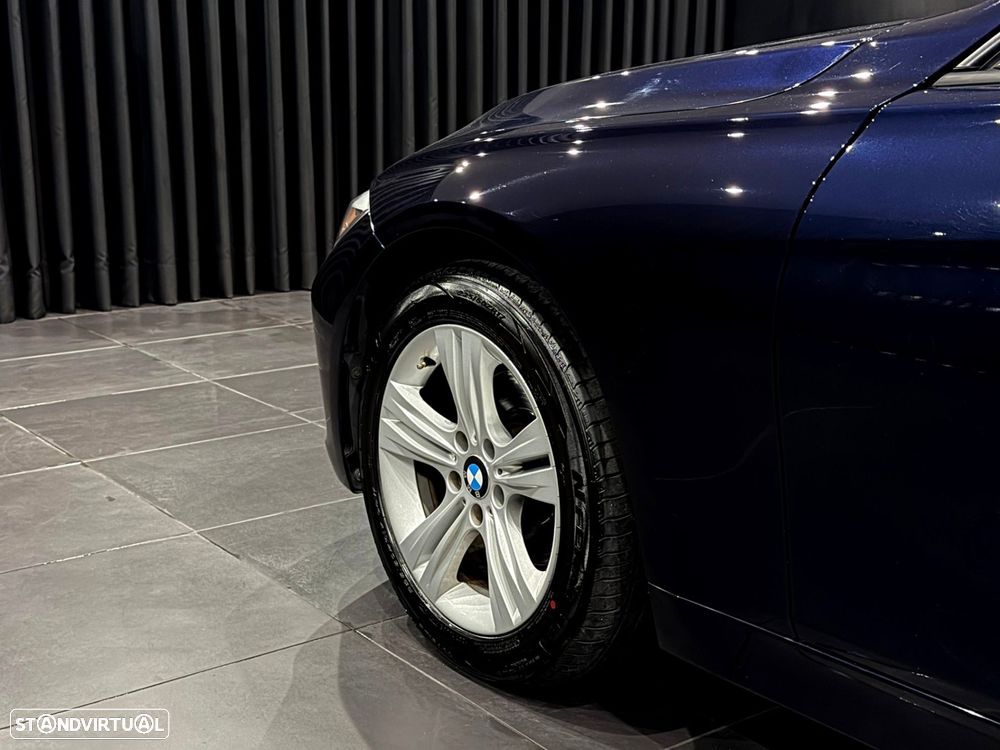 BMW 320 d Line Sport - 11
