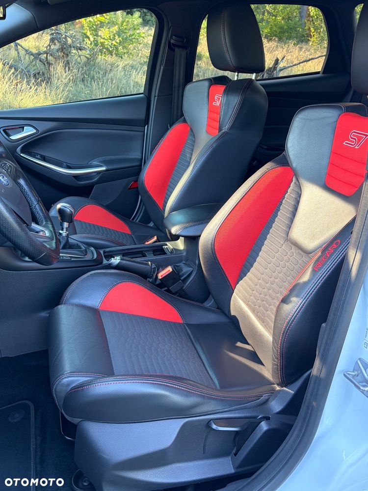 Ford Focus 2.0 EcoBoost ST-2 - 11
