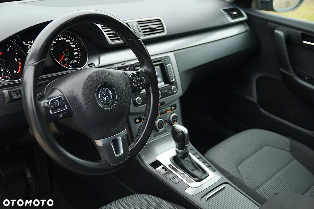 Volkswagen Passat 2.0 TDI DSG Highline - 26