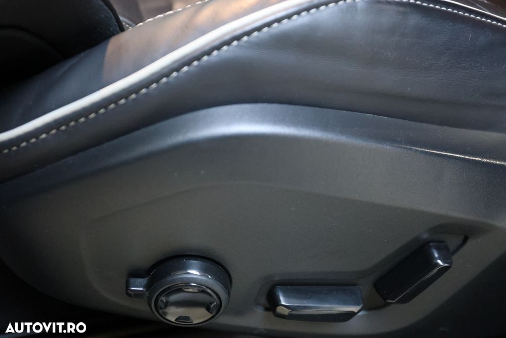 Volvo XC 60 B4 MHEV AWD R-Design - 17