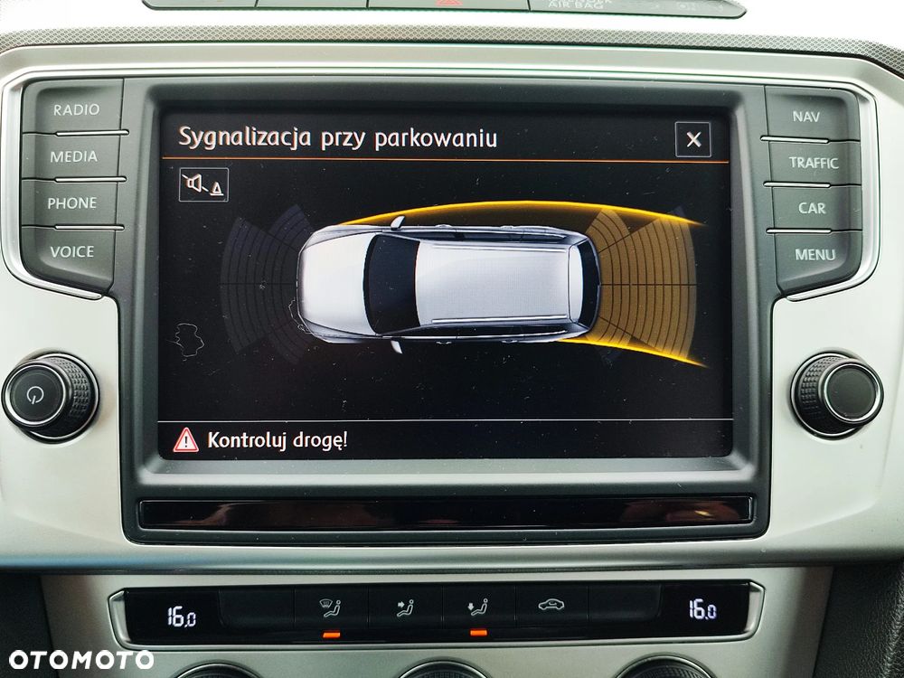 Volkswagen Passat Variant 2.0 TDI (BlueMotion Technology) Highline - 24