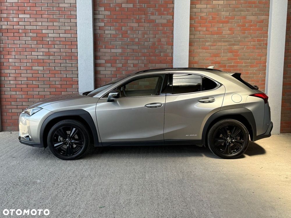Lexus UX - 8