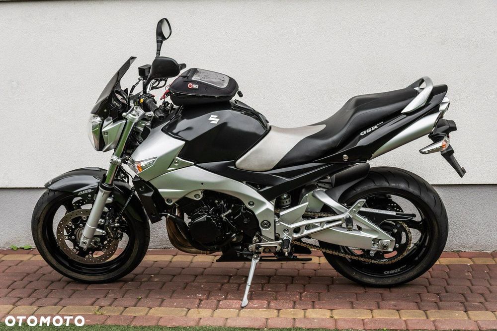 Suzuki GSR - 5