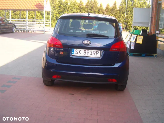 Kia Venga - 8