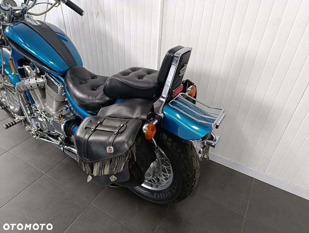 Suzuki Intruder - 12