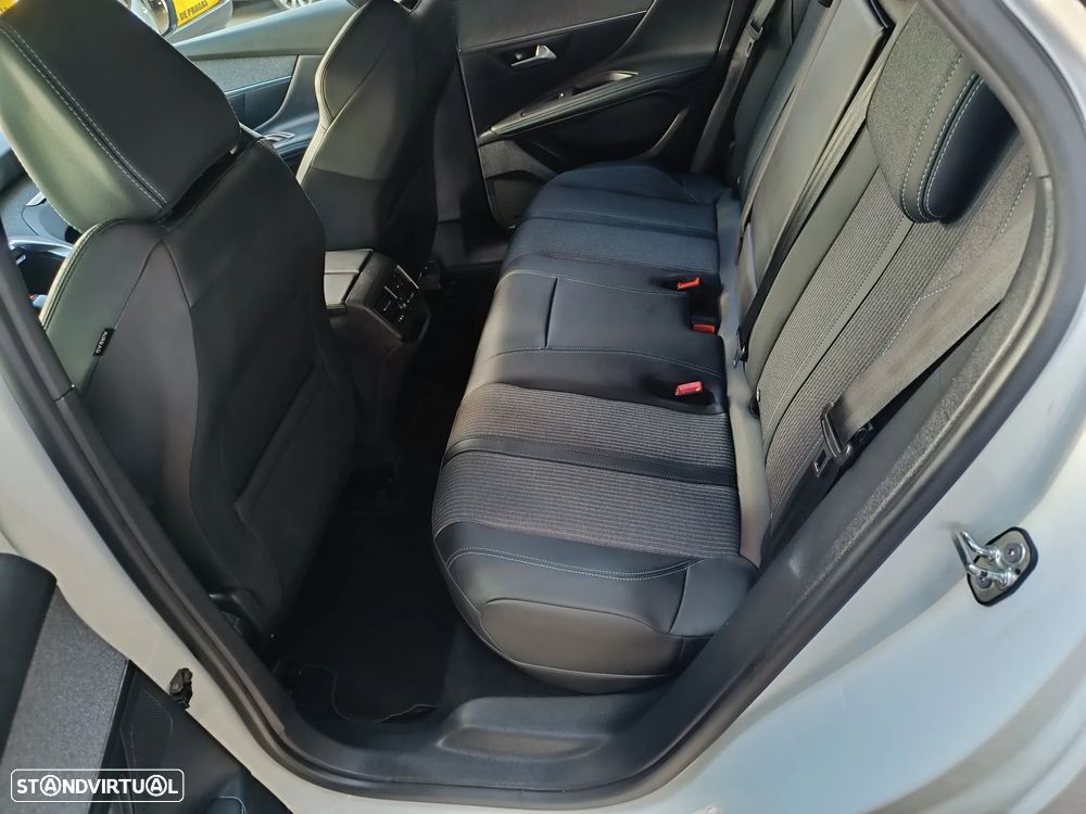 Peugeot 3008 1.6 Hybrid Allure Pack e-EAT8 - 20