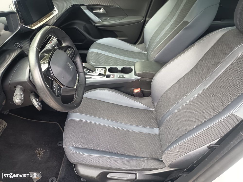Peugeot e-2008 50 kWh GT Pack - 9