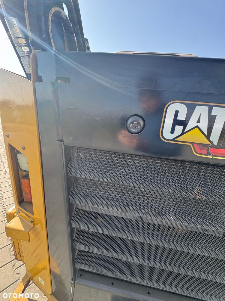 Caterpillar 262D3 - 12