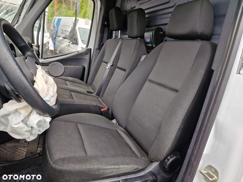 Mercedes-Benz Sprinter - 14