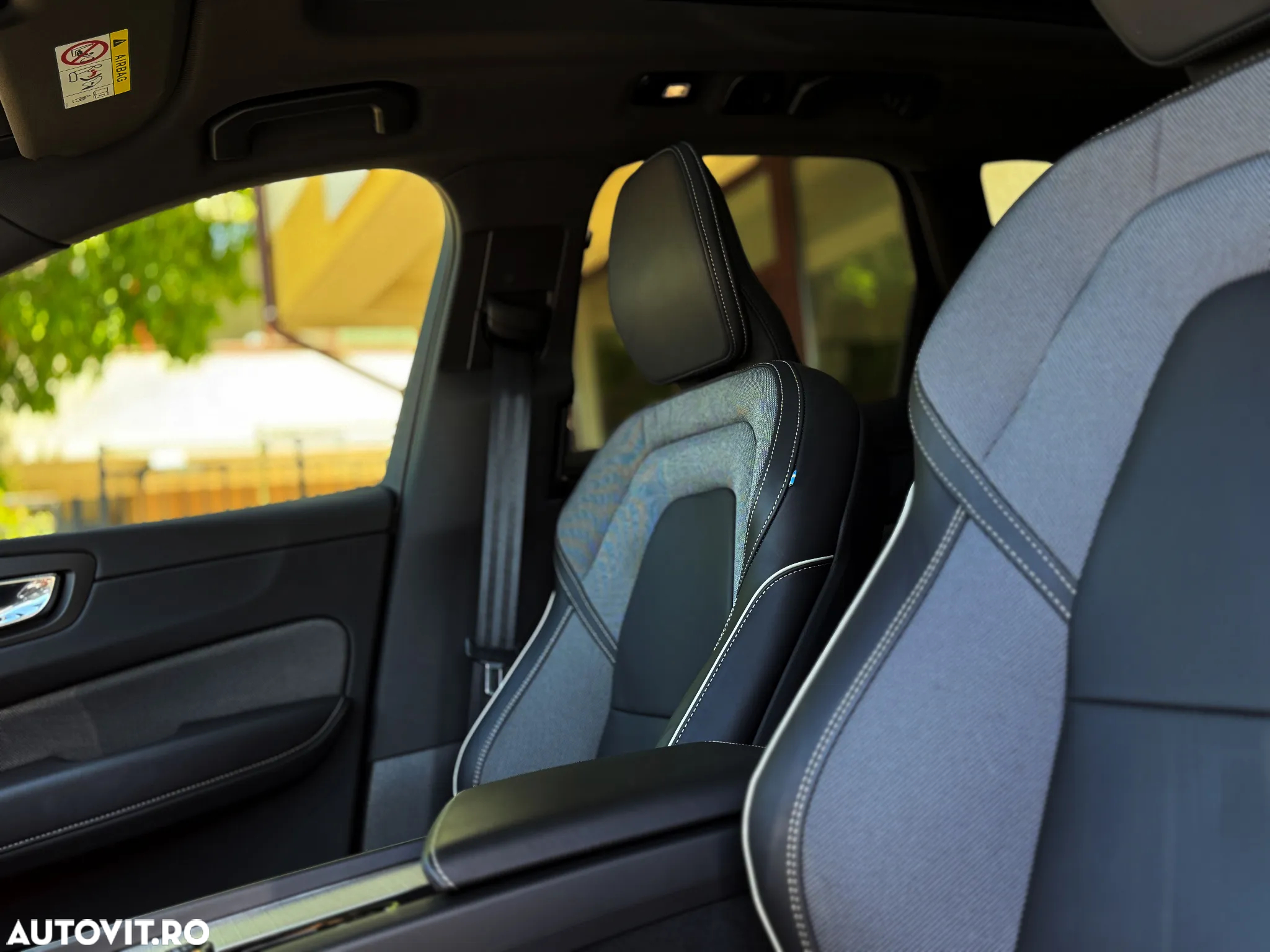 Volvo XC 60 B4 MHEV AT8 AWD R-Design - 25