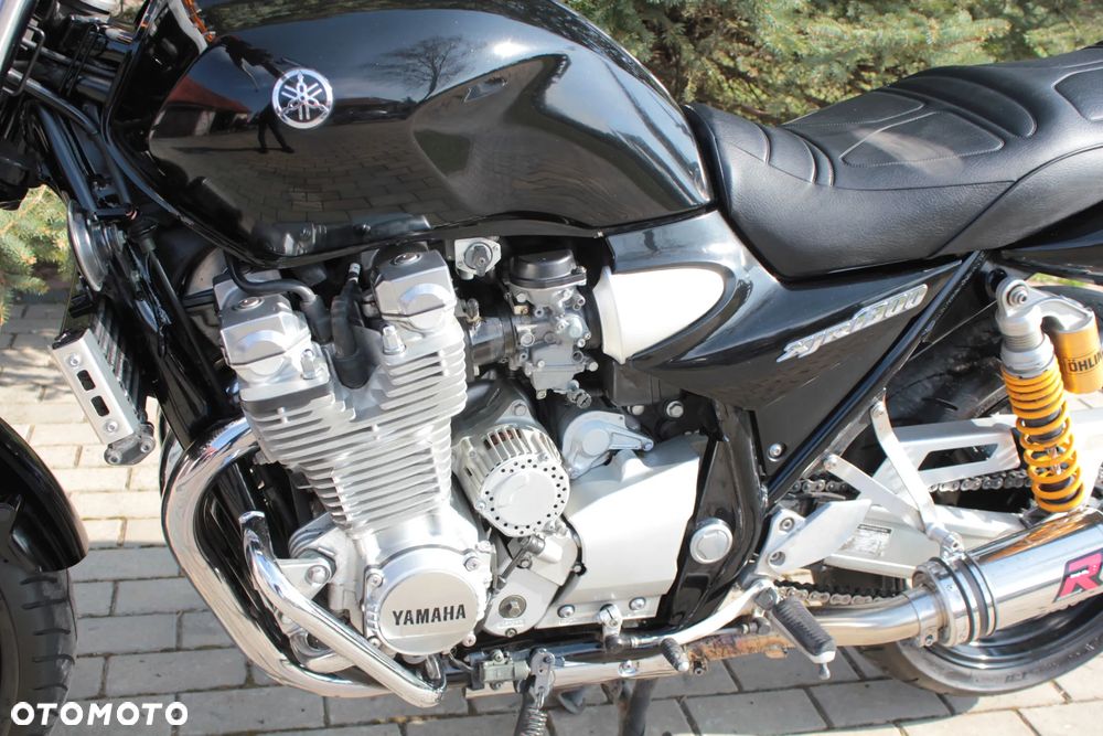 Yamaha XJR - 24
