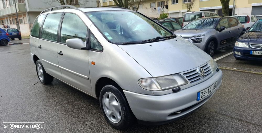 VW Sharan 1.9 TDi Confortline 7L - 1