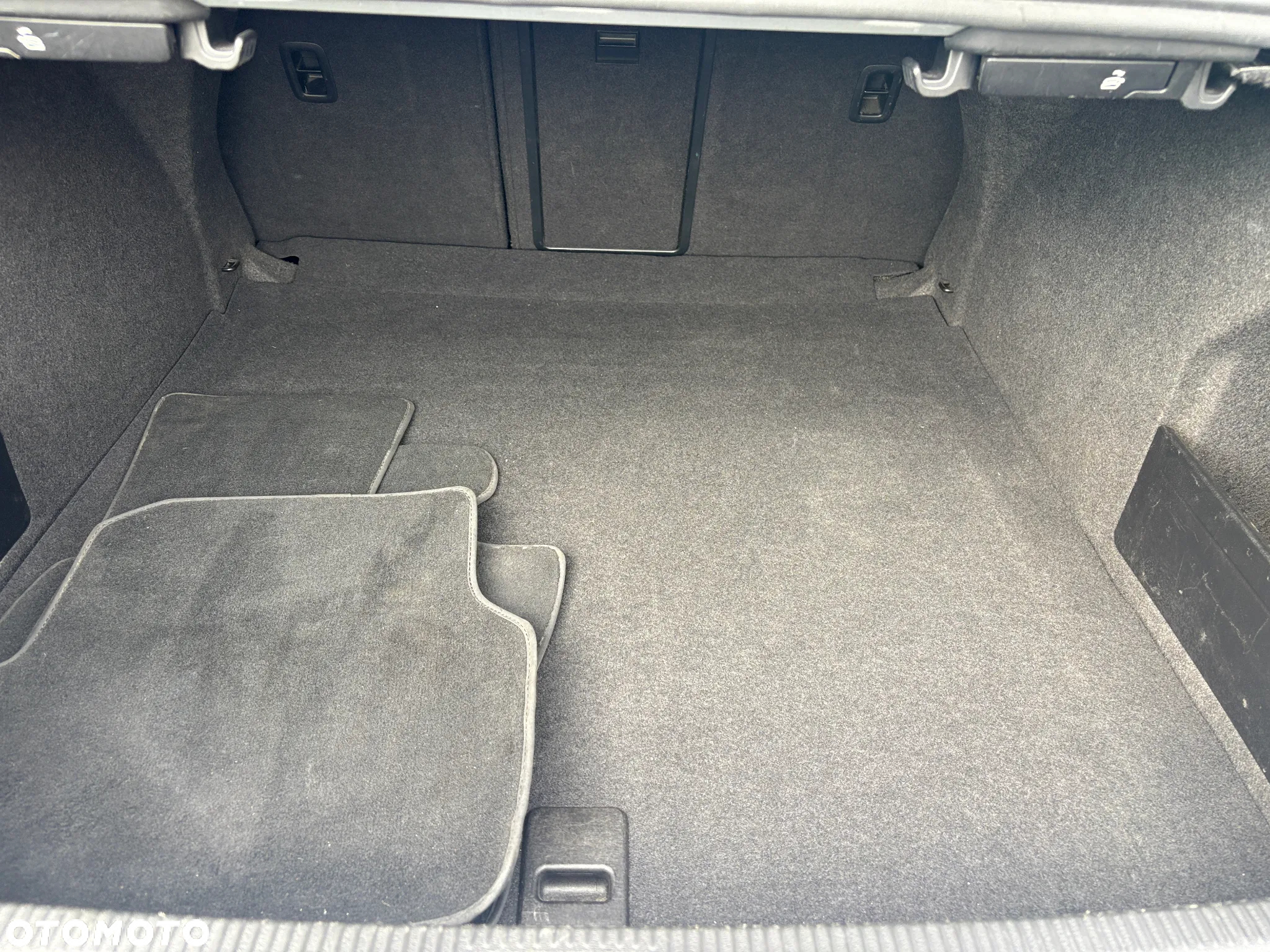 Volkswagen Passat 2.0 TDI DPF Comfortline - 21