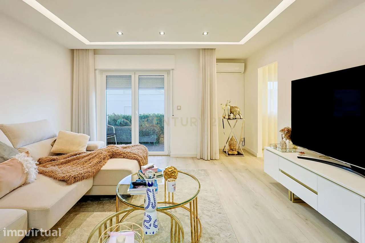 T3 Remodelado com Espaço Comercial em Vale de Milhaços, Corroios - Grande imagem: 2/42