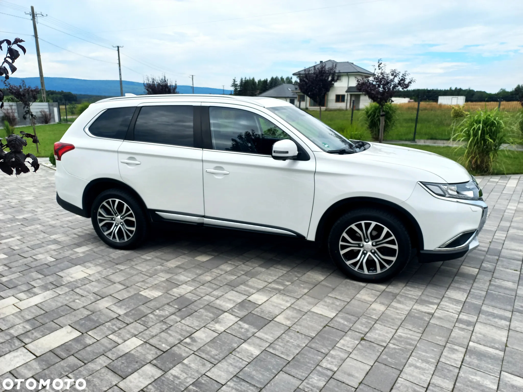 Mitsubishi Outlander 2.0 Intense + Navi 4WD CVT - 23