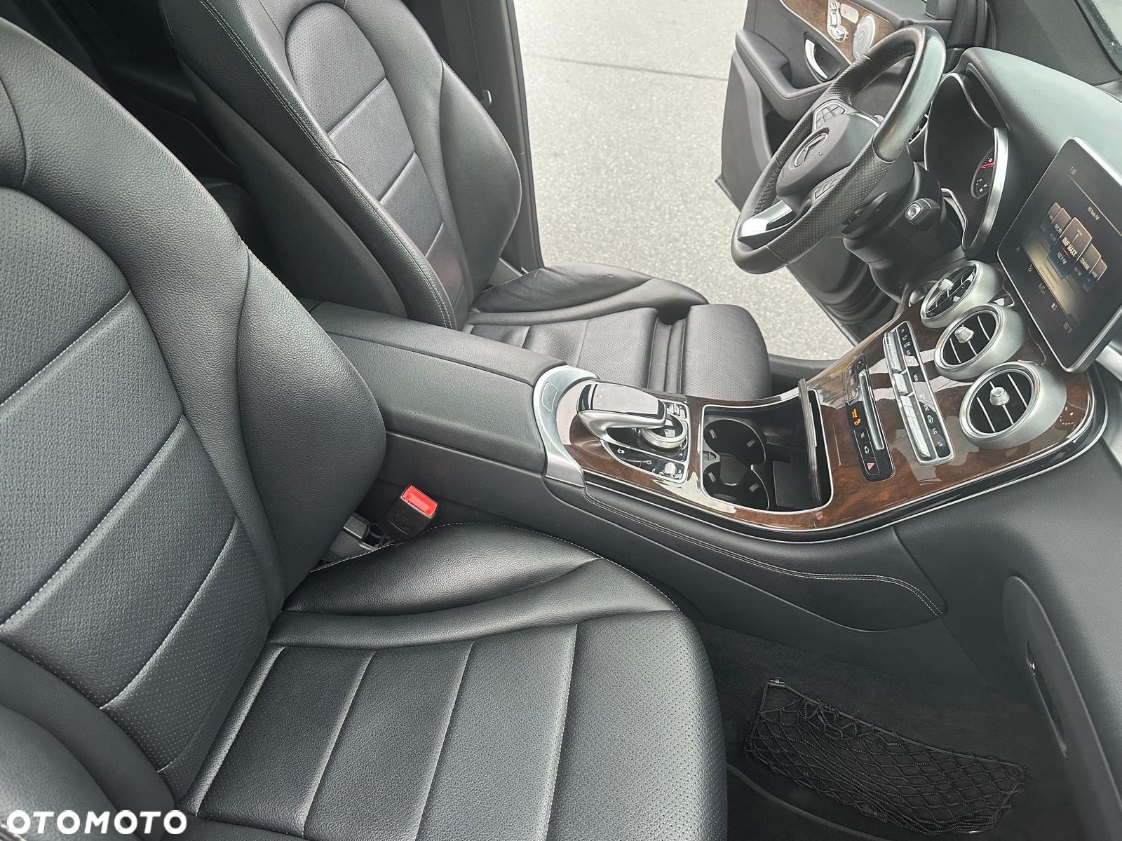 Mercedes-Benz GLC 300 Coupe 4Matic 9G-TRONIC - 28