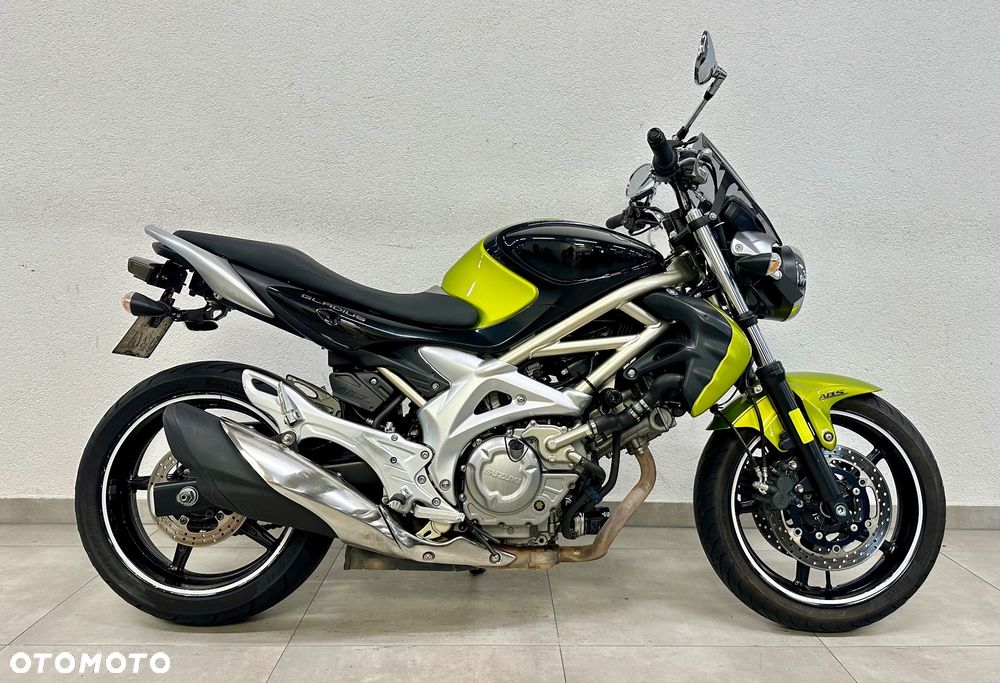 Suzuki Gladius - 4