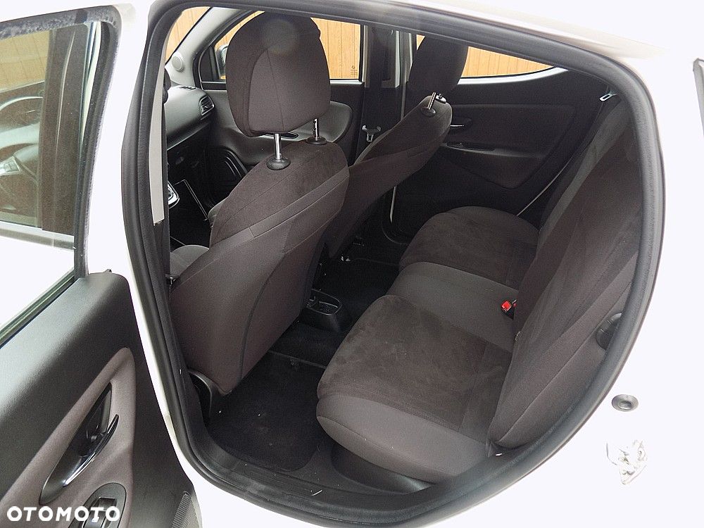 Lancia Ypsilon 0.9 Black&Red S&S - 6