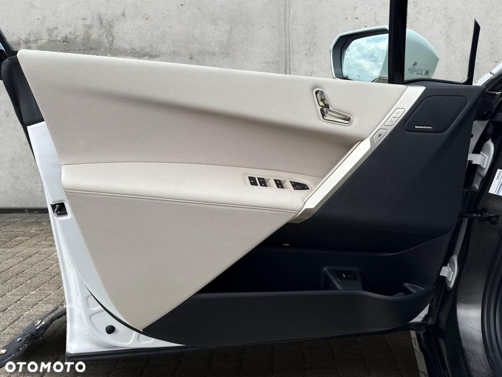 BMW iX - 19