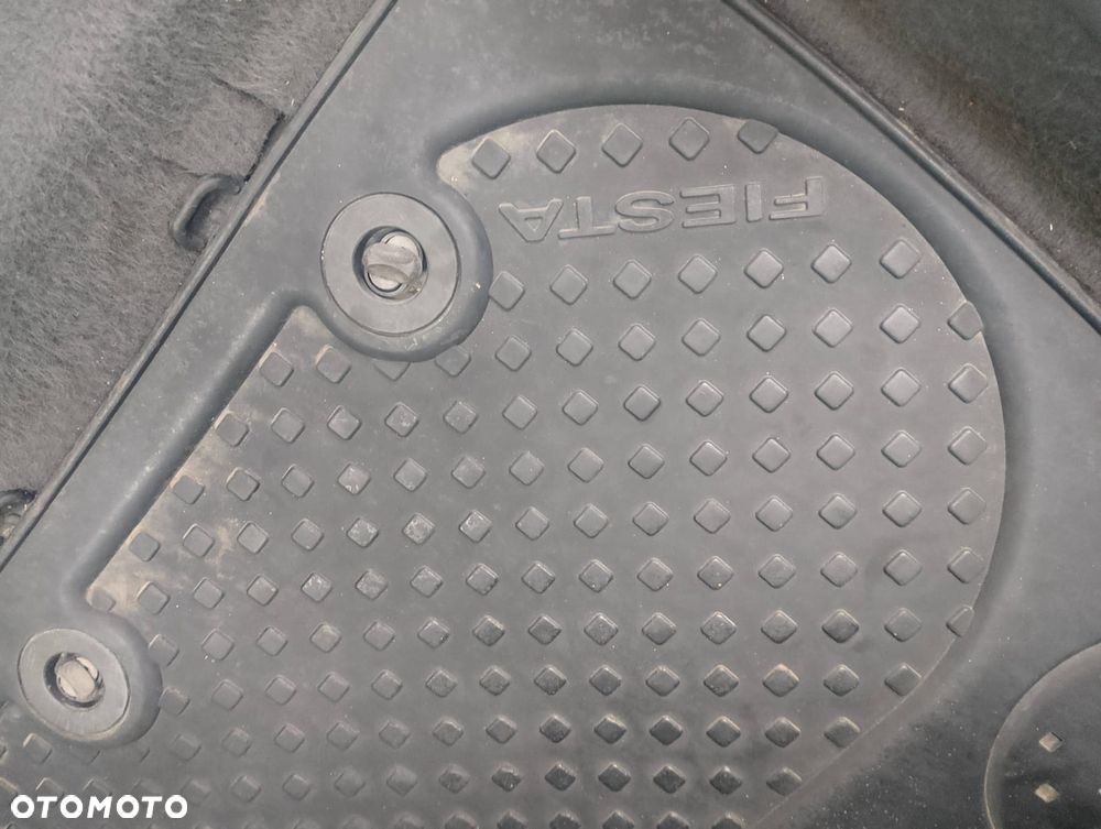 Ford Fiesta 1.4 Trend - 14