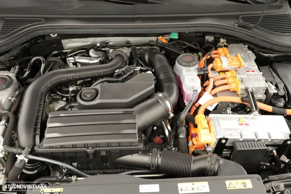 VW Passat Variant 1.5 TSI eHybrid DSG - 24