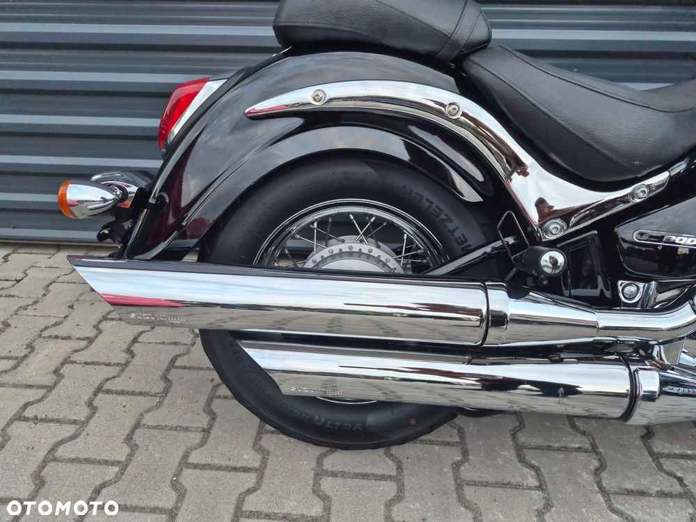 Suzuki Intruder - 9