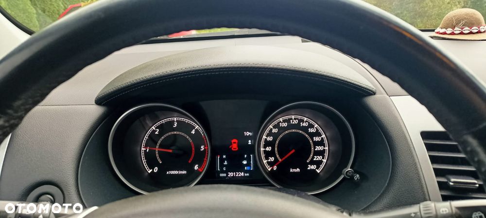 Mitsubishi Outlander - 12