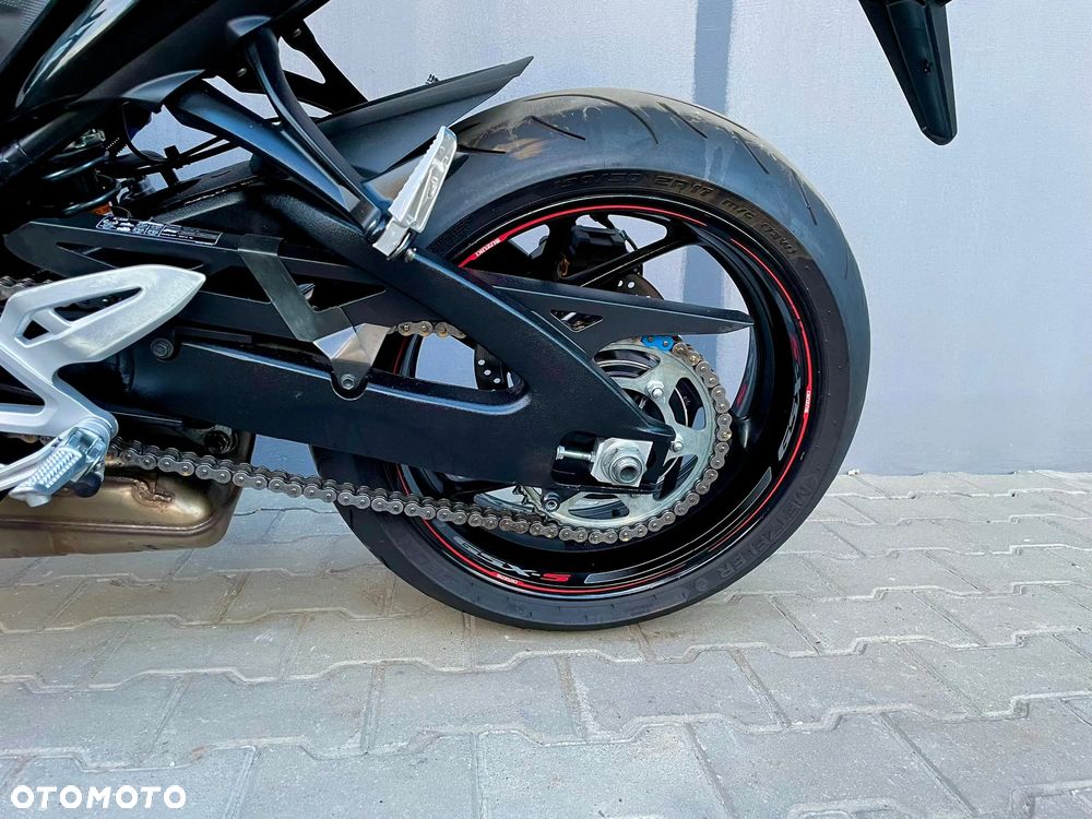 Suzuki GSX - 11