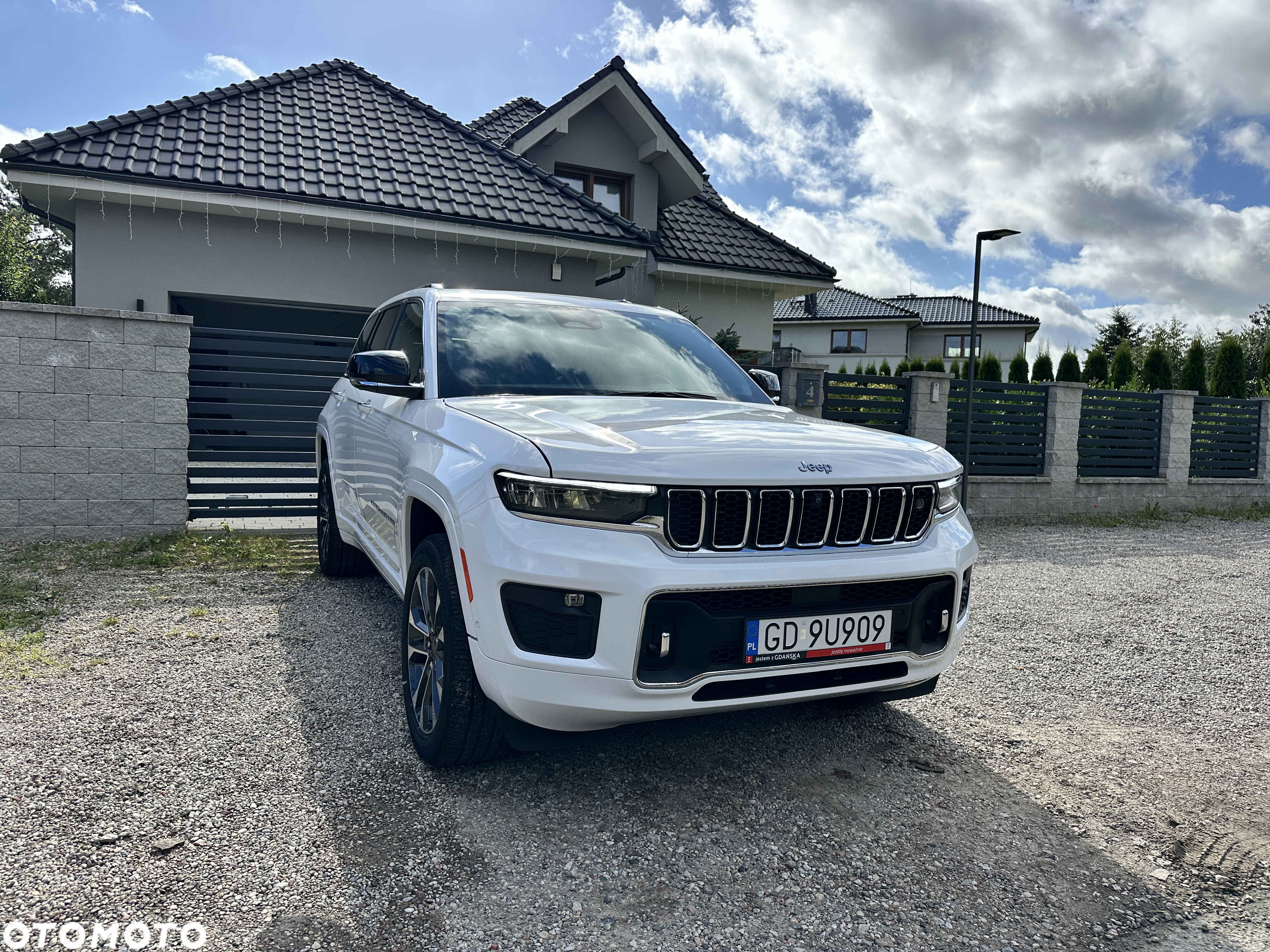 Jeep Grand Cherokee - 12