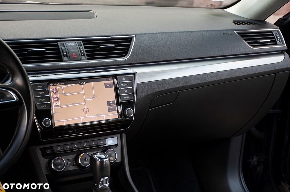 Skoda Superb 2.0 TDI DSG Sportline - 28