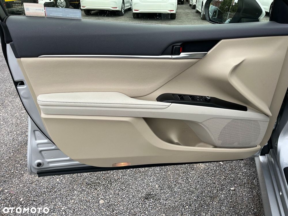 Toyota Camry 2.5 Hybrid Executive CVT - 26