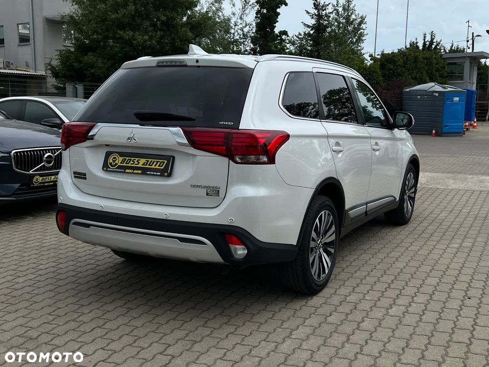 Mitsubishi Outlander - 9