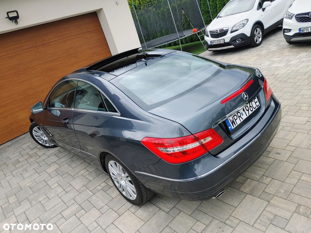 Mercedes-Benz E-Class 2012 photo 4