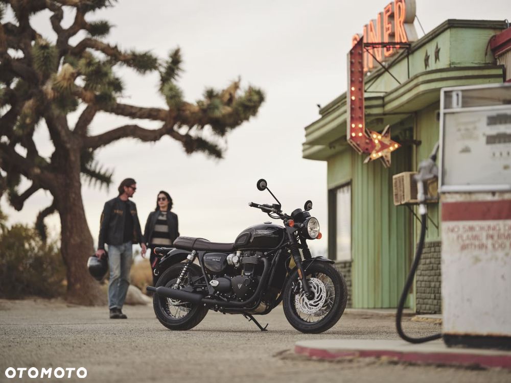 Triumph Bonneville - 4