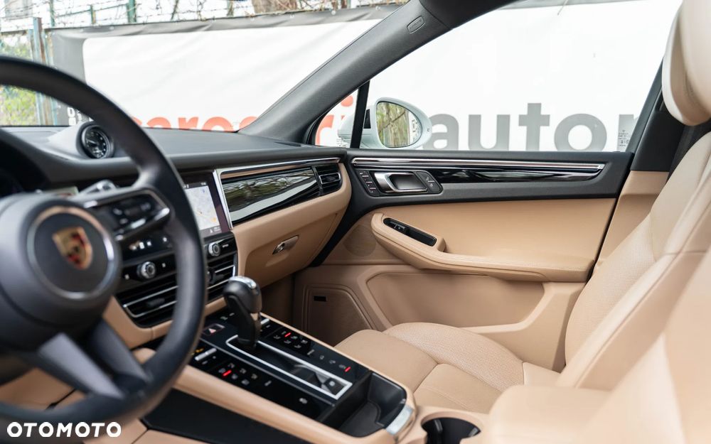 Porsche Macan T - 35