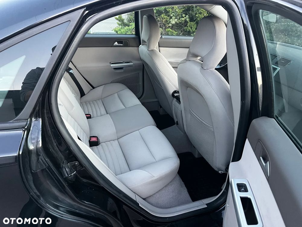 Volvo S40 2.0 - 13