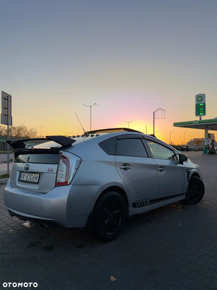 Toyota Prius (Hybrid) Executive - 6