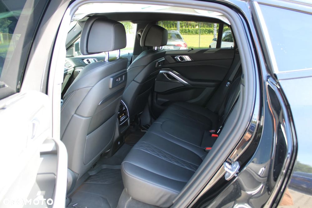 BMW X6 M50i - 15
