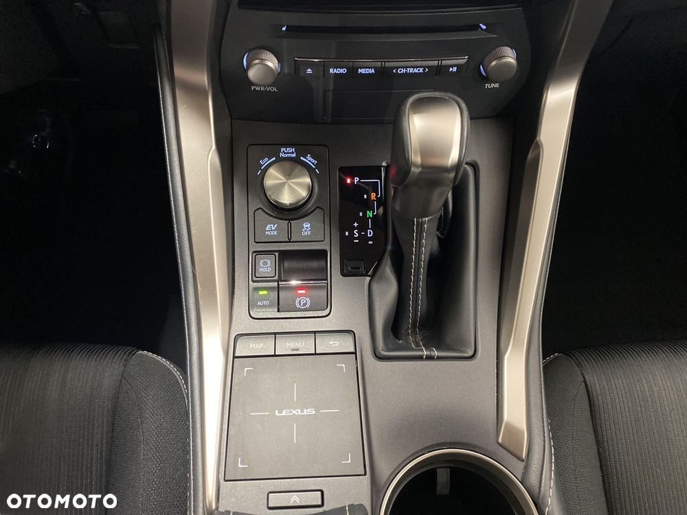 Lexus NX 300h Business Edition AWD - 17