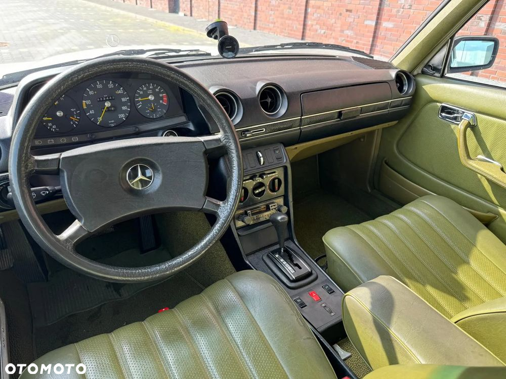 Mercedes-Benz W123 - 17
