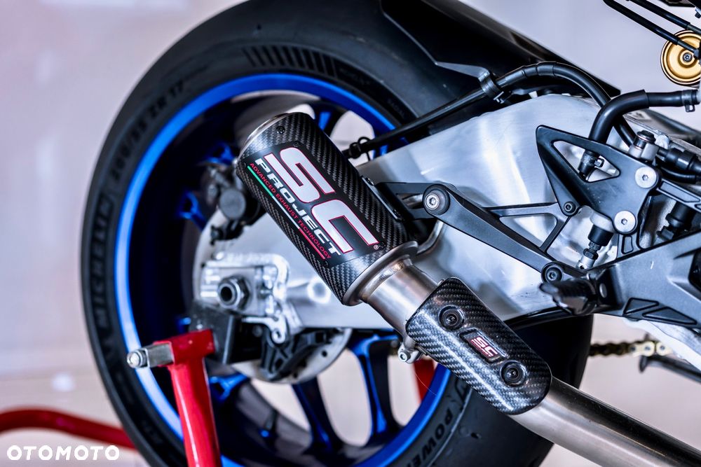 Yamaha R1 - 16