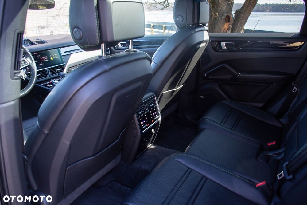 Porsche Cayenne Coupe E-Hybrid - 26