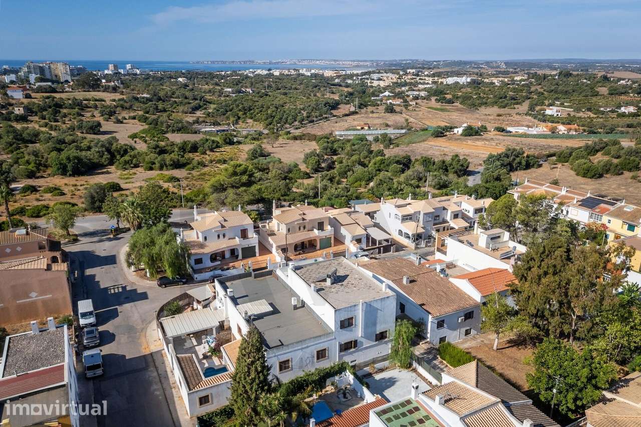 Excelente Moradia T4 com 438 m2 de Área de Construção em Alvor – Urb. - Grande imagem: 5/60