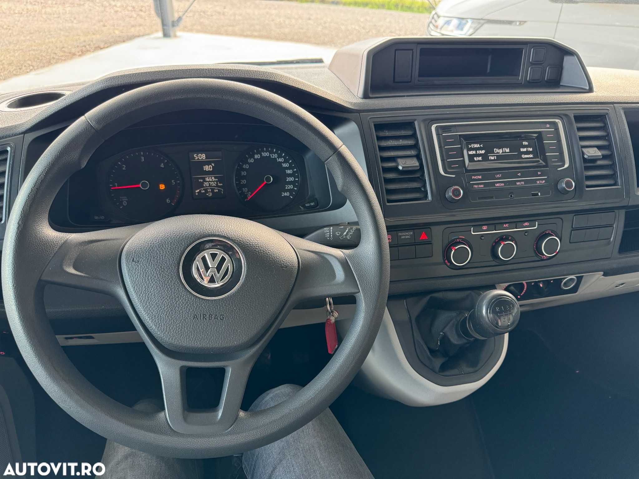 Volkswagen Transporter Kombi T6 2.0 TDI 75 kW KR - 22