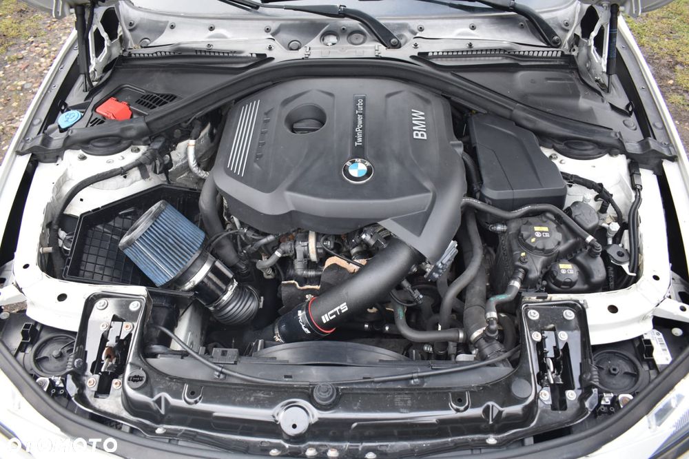 BMW Seria 3 330i Sport Line Shadow - 12