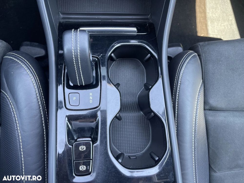 Volvo XC 40 D3 AWD R-Design - 24