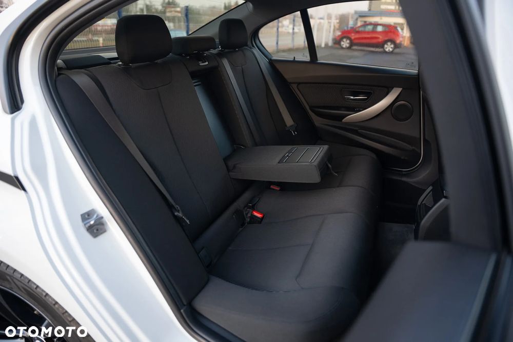 BMW Seria 3 - 35