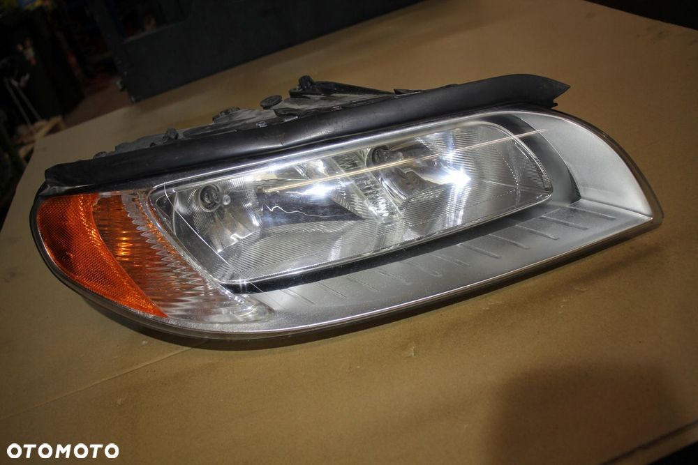 VOLVO V70 S80 XC70 PRZEDNIA PRAWA LAMPA PRAWY REFLEKTOR 31214352 - 1