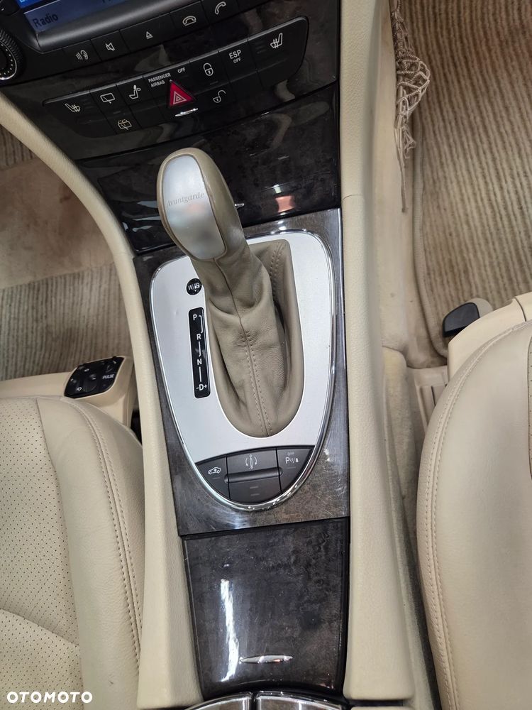 Mercedes-Benz Klasa E 320 CDI T Avantgarde - 22
